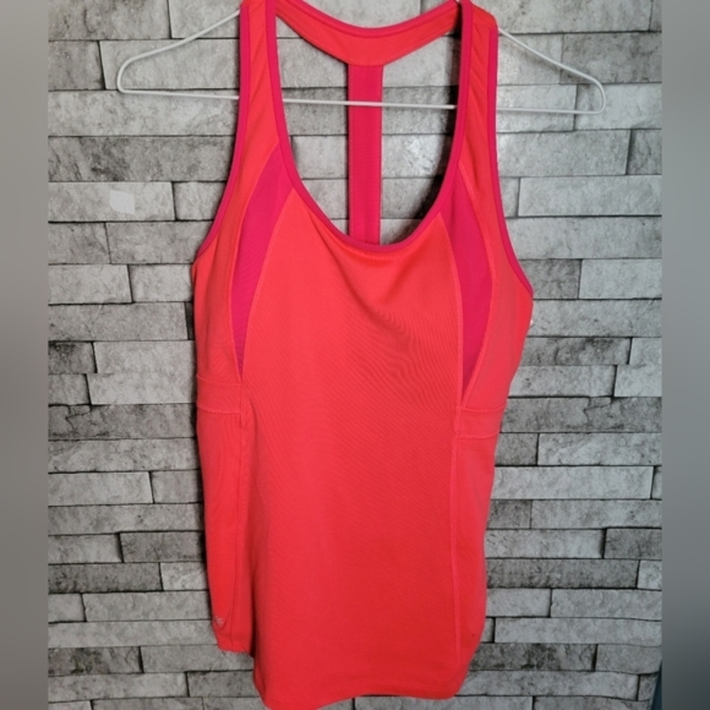 Athleta scoop neck‎ T back Athletic Tank Top w built in bra size Medium